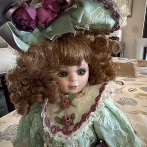 Franklin Heirloom Porcelain Doll Maryse Nicole Treasure Stand Bag - Picture 2 of 9